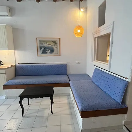 Neoclassical Apartment, Chora