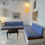 Neoclassical Apartment, Chora