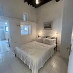 Neoclassical Apartment, Chora Apartman Ándros