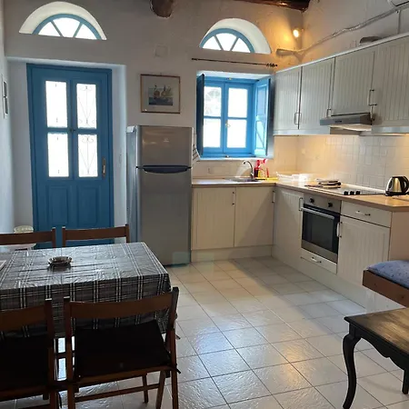 Neoclassical Apartment, Chora Apartamento *