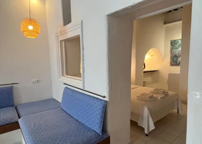 Neoclassical Apartment, Chora Appartement