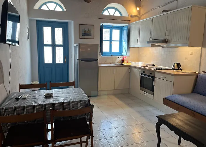 Neoclassical Apartment, Chora Apartamento *