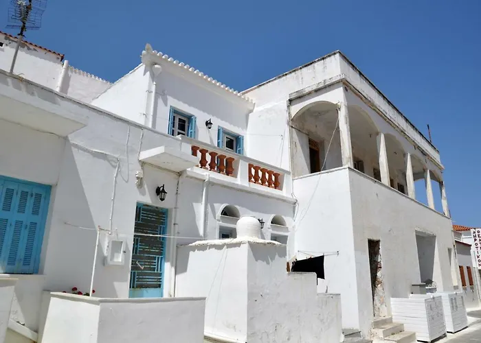 Neoclassical Apartment, Chora *