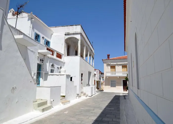 Neoclassical Apartment, Chora Apartamento
